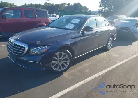 2018 Mercedes-Benz E 300 4Matic z USA, uszkodzony, nr VIN WDDZF4KB9JA362051